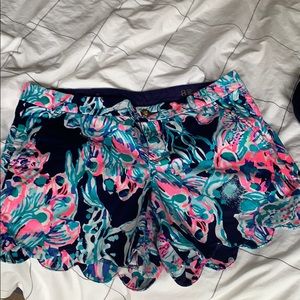 Lilly Pulitzer buttercup stretch short size 8